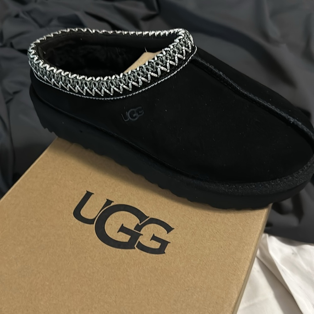 UGG Tasman Size 5